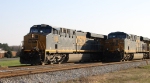 CSX 899 leads train U355 past train V373